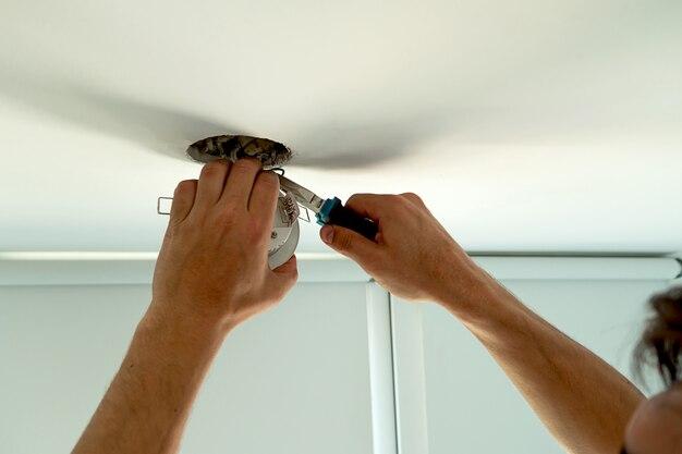 How To Replace Ceiling Fan Light Socket 