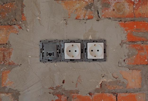  How To Secure Electrical Box In Brick 