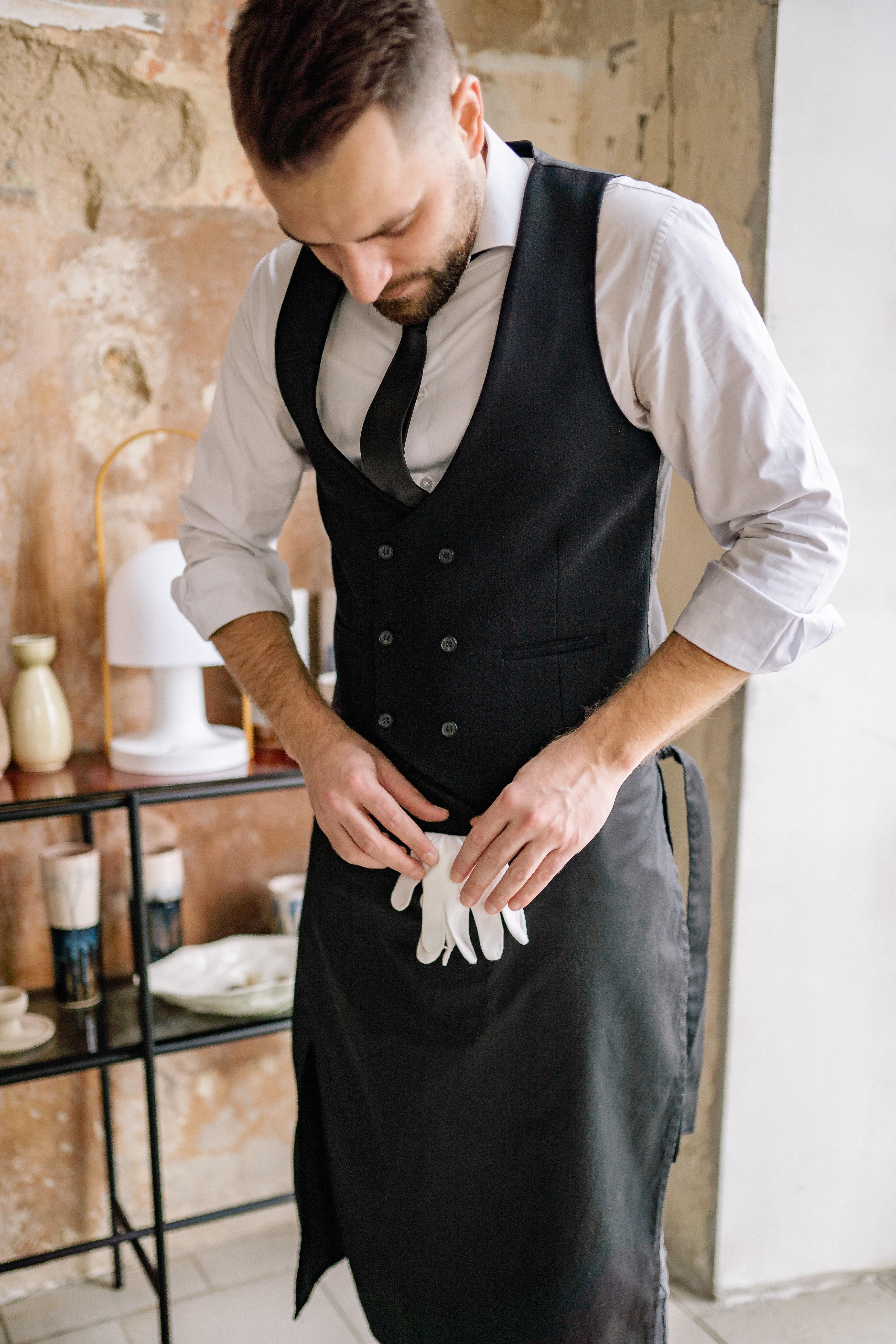 How To Tie An Apron Behind Your Back 