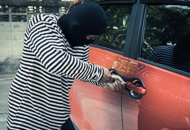  How To Unlock A Car Door With A Screwdriver 