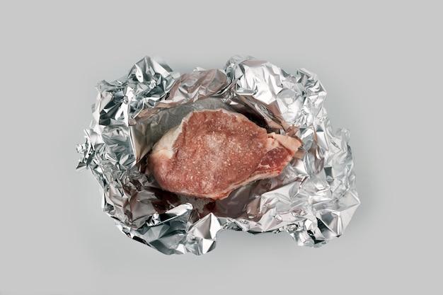 Is It Safe To Wrap Raw Meat In Aluminum Foil 