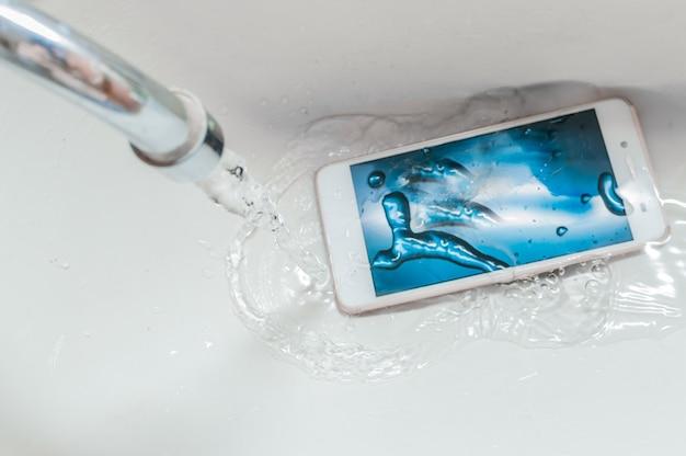 What Are Signs Of Water Damage On A Phone 