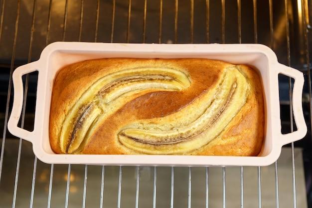  What Is The Best Pan To Bake Banana Bread In 