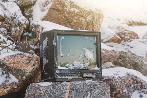  What Causes Snow On Tv Screen 