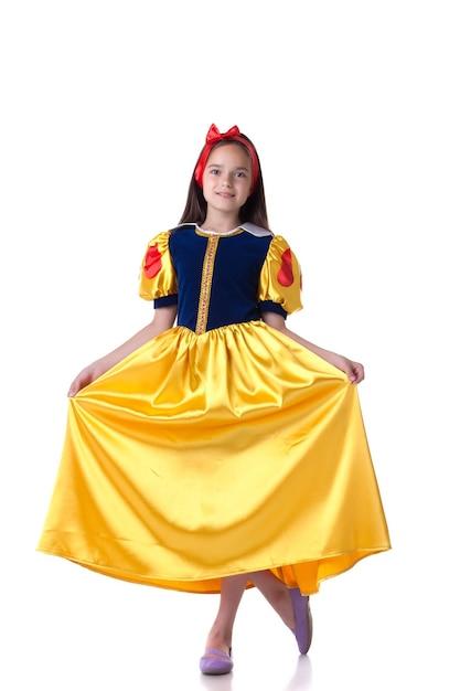  What Color Is Snow White Dress 