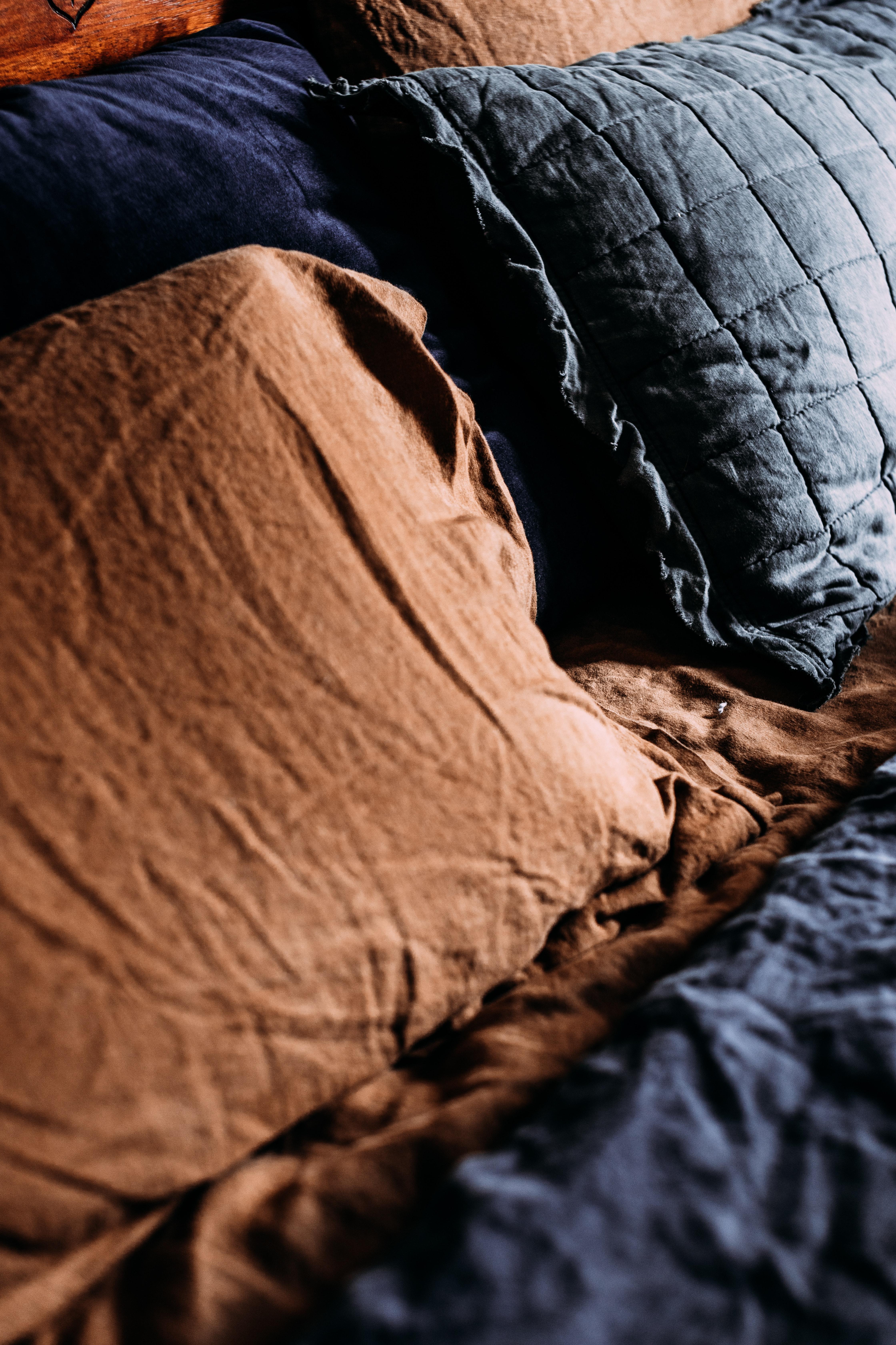  What Is The Best Material For Comforters 