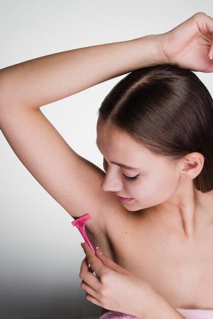What Should You Put On Your Armpits After Shaving 