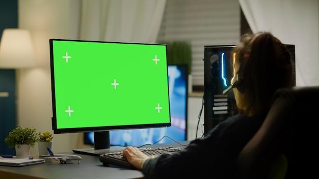  What Size Monitors Do Pros Use 