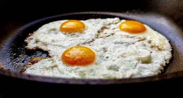 Why Do Eggs Stick To Non Stick Pan 