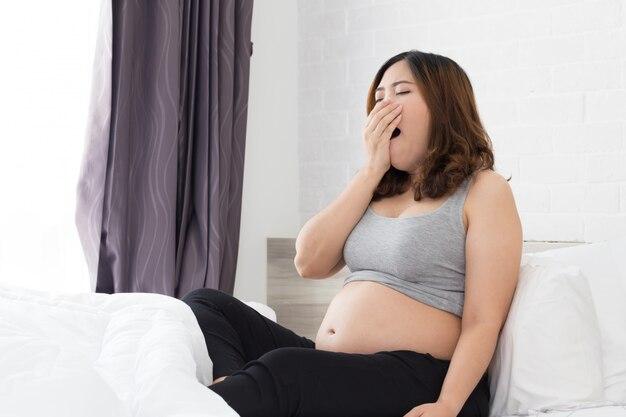 Why do I keep yawning while pregnant? 